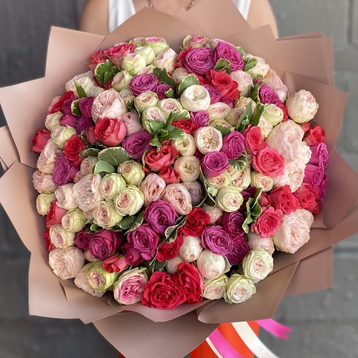 Букет из 51 кустовой пионовидной розы MIX